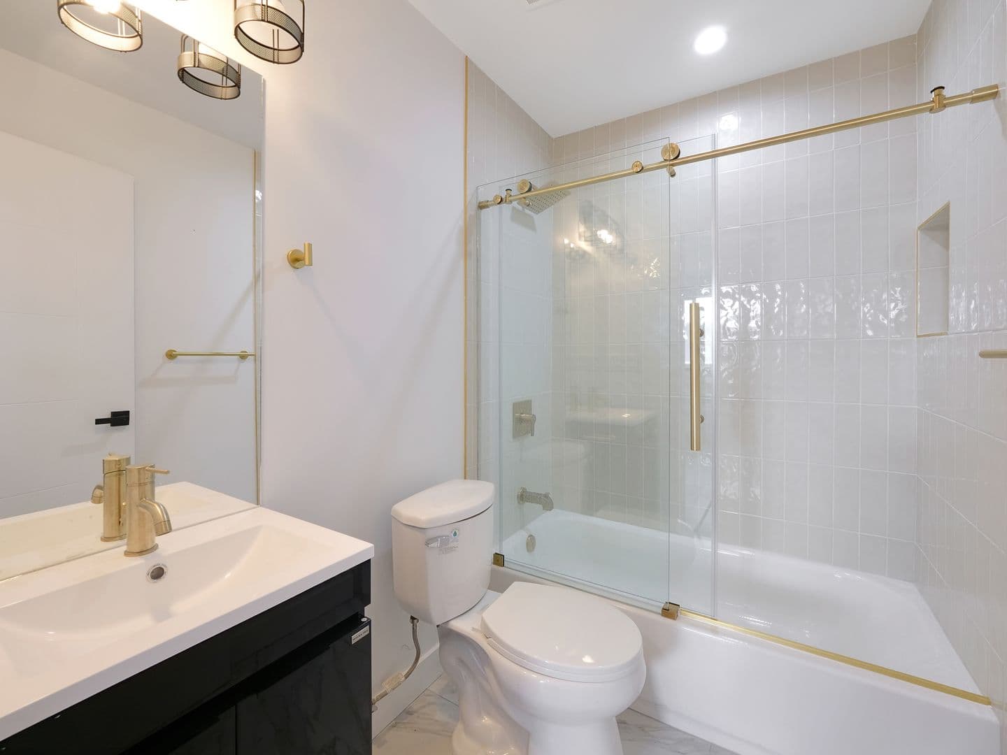 Los Angeles Apartment: 1856 S. Redondo Blvd