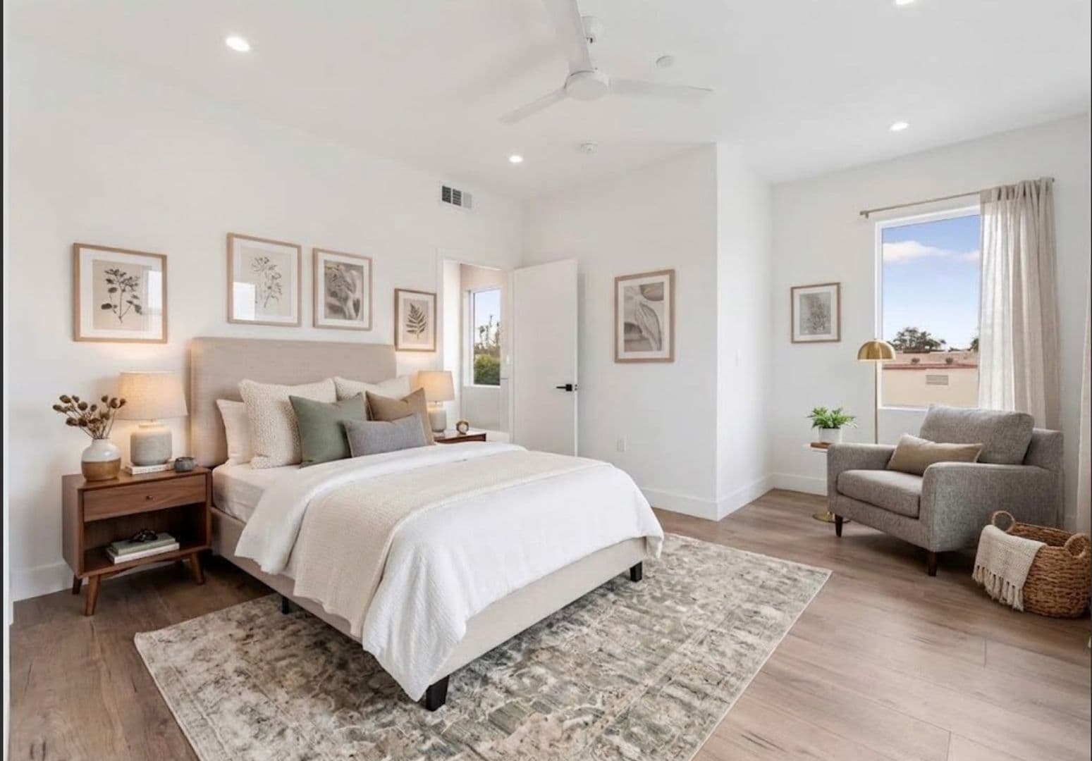 Los Angeles Townhome: 4559 W 18th St