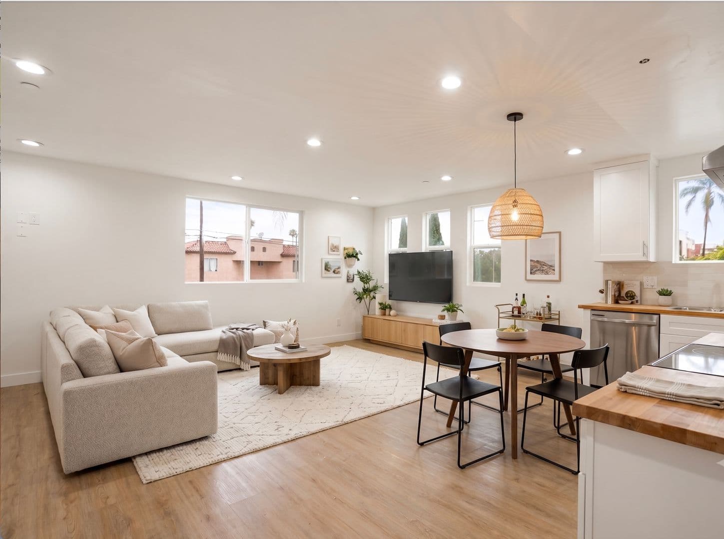 Los Angeles Apartment: 443 N Heliotrope Dr