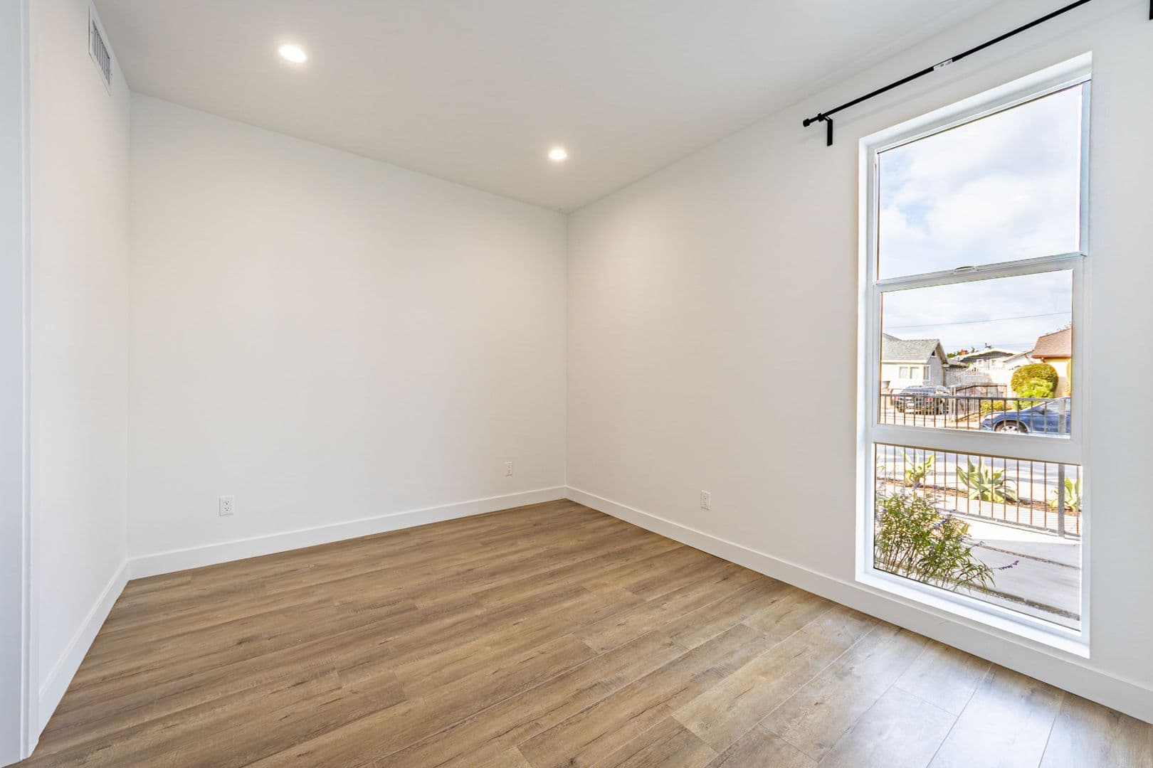 Los Angeles Apartment: 4514 Lomita St