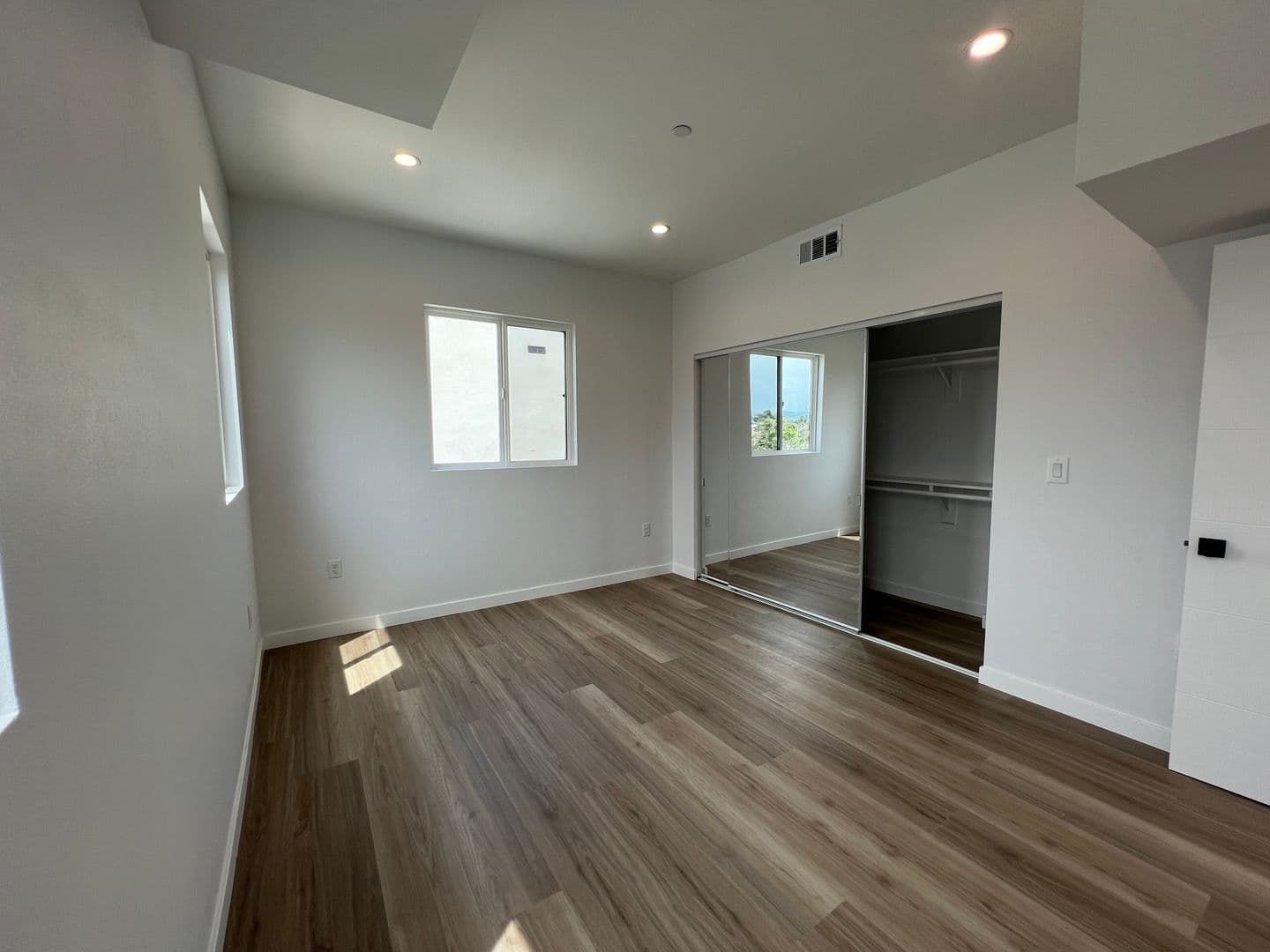 Los Angeles Apartment: 5526 Blackwelder St