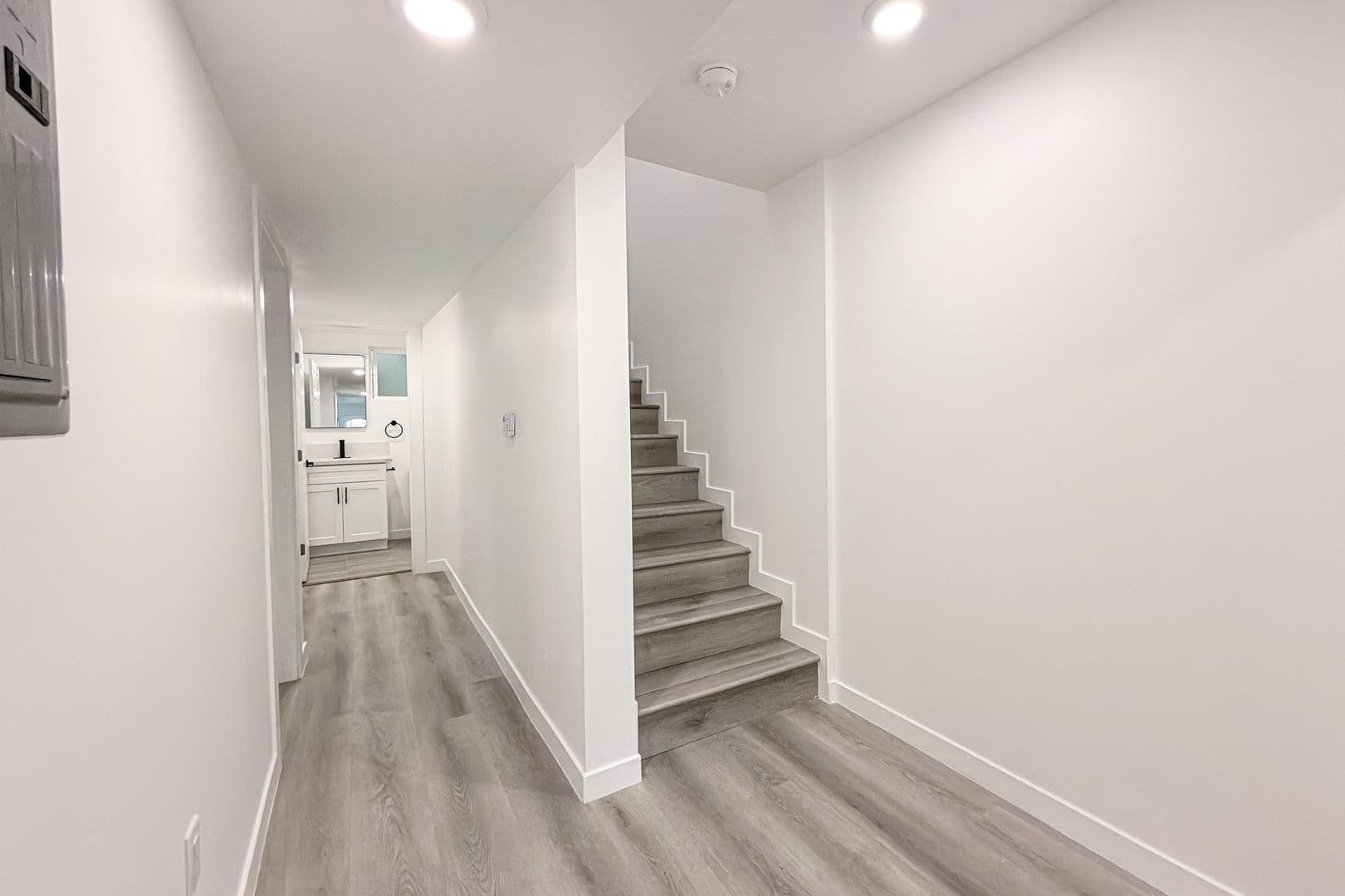 Los Angeles Apartment: 442 E 118th St