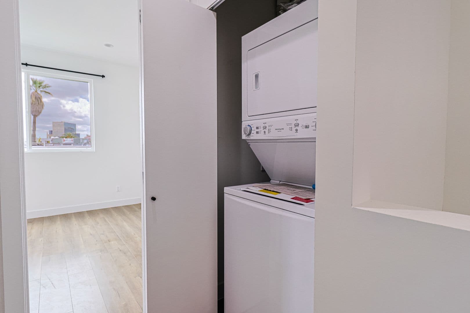 Los Angeles Apartment: 161 S Hoover St