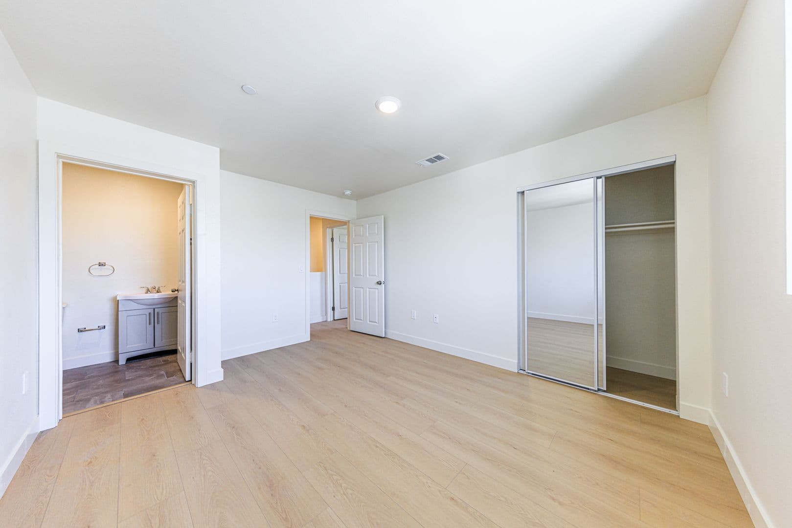 Los Angeles Townhome: 1652 Murchison St
