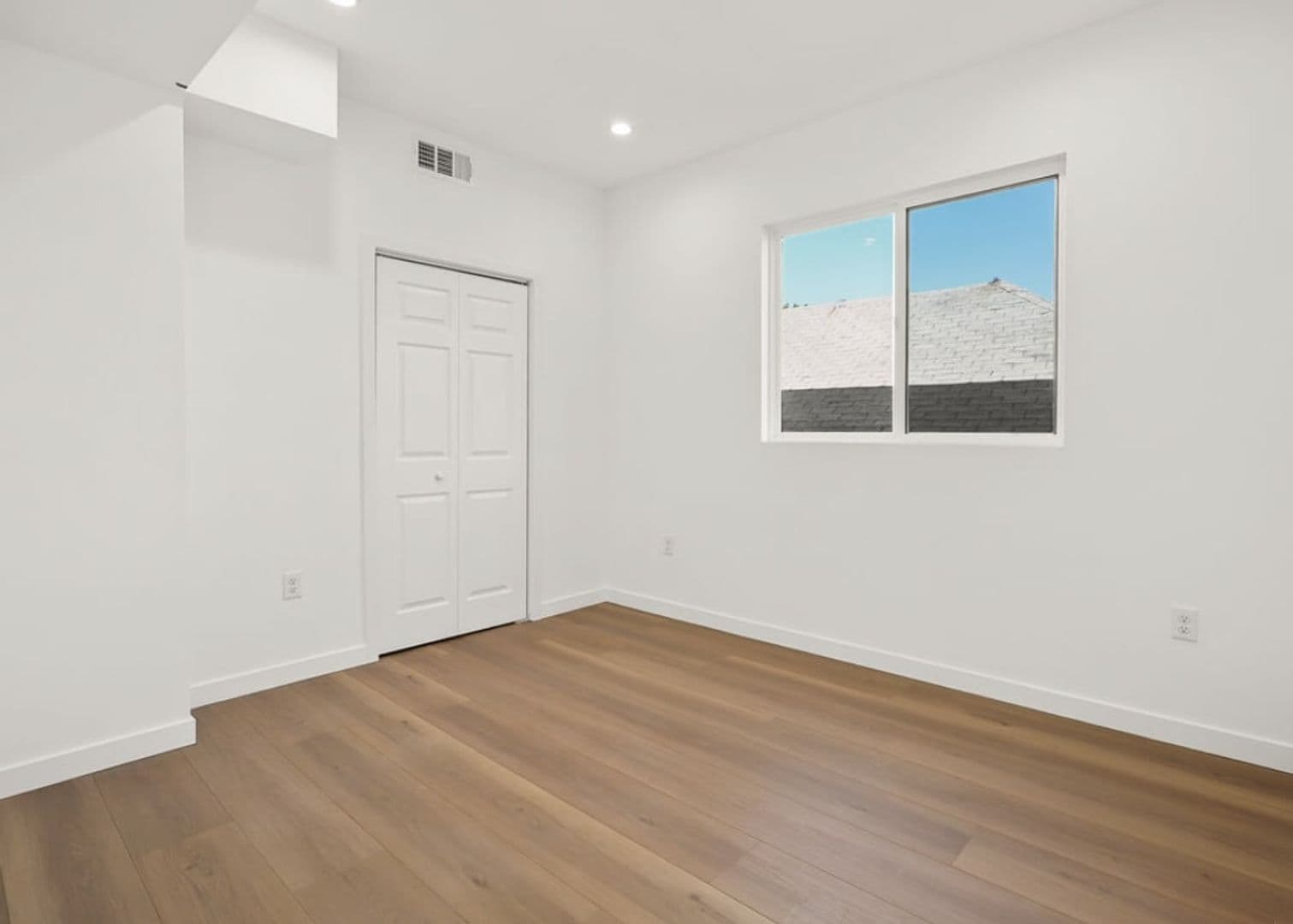 Los Angeles Apartment: 1731 S New Hampshire Ave
