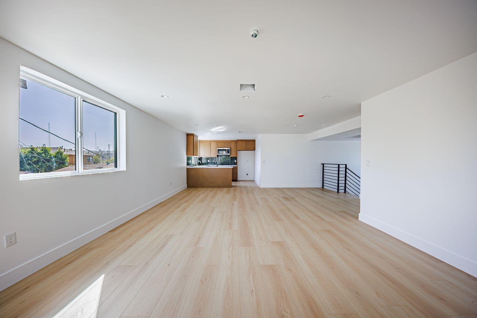 Los Angeles Apartment: 3442 West Blvd