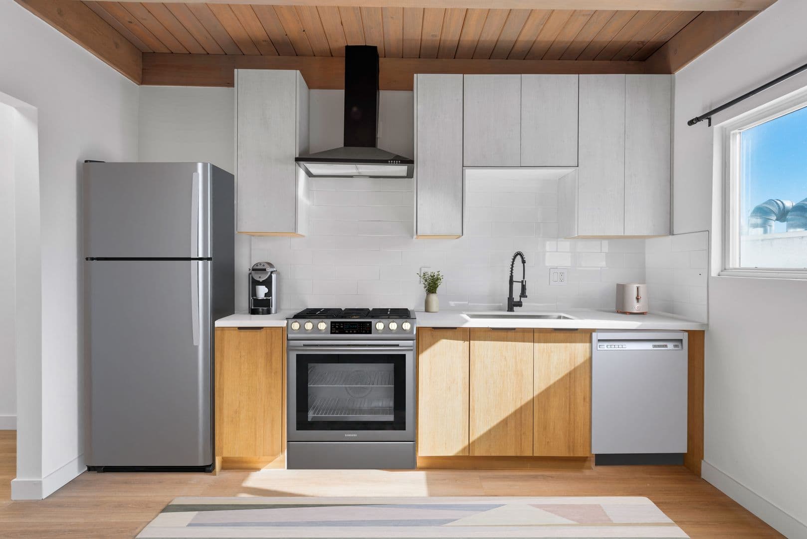 Los Angeles Apartment: 12121 Washington Pl