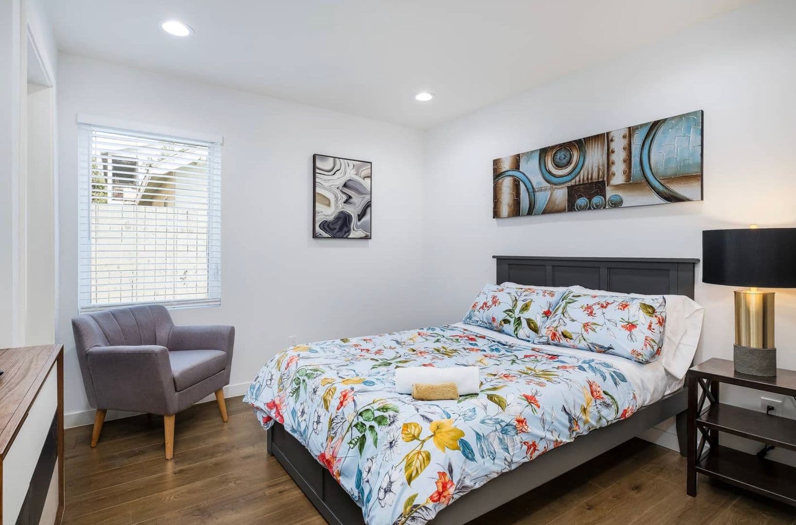 Hollywood Apartment: 6650 Leland Way