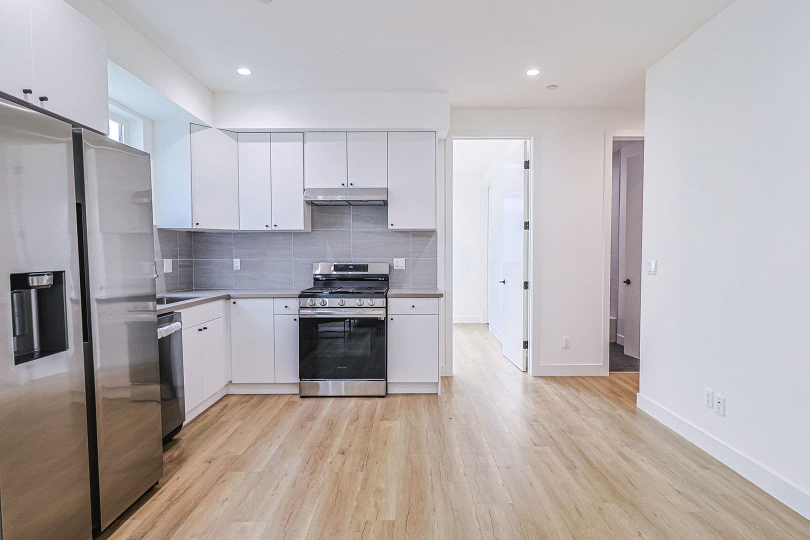 Los Angeles Apartment: 161 S Hoover St