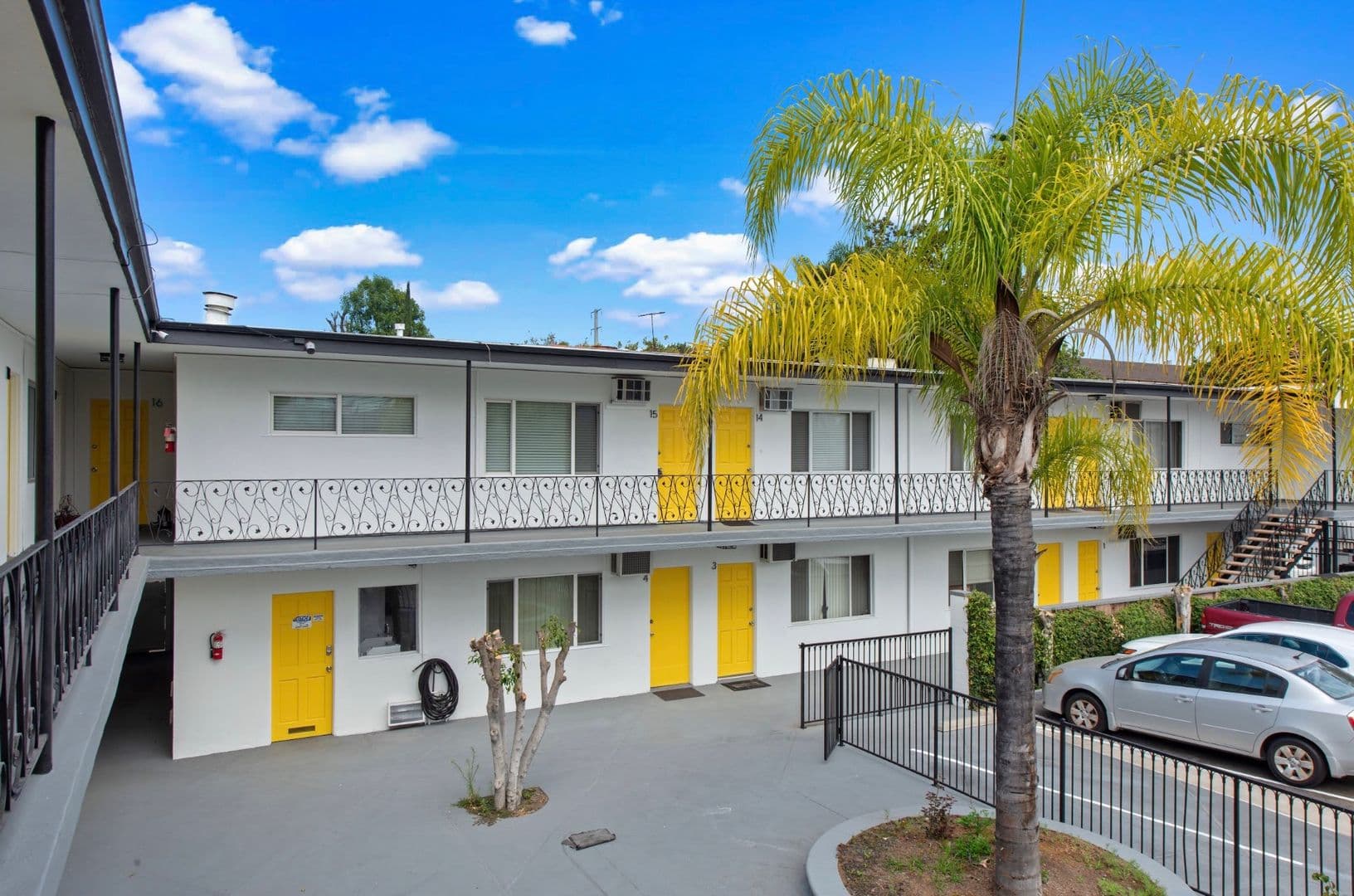 North Hollywood Apartment: 10926 Hortense St