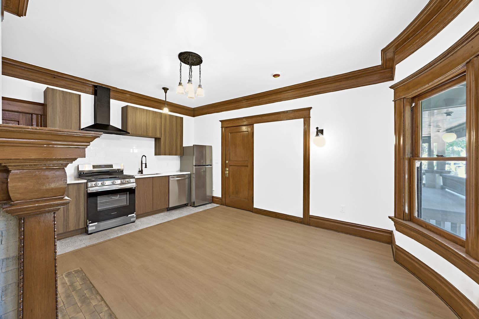 Los Angeles Apartment: 2703 Raymond Ave
