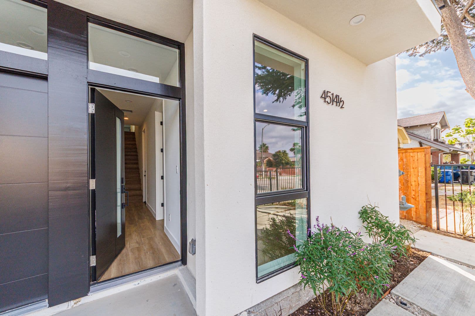 Los Angeles Apartment: 4514 Lomita St