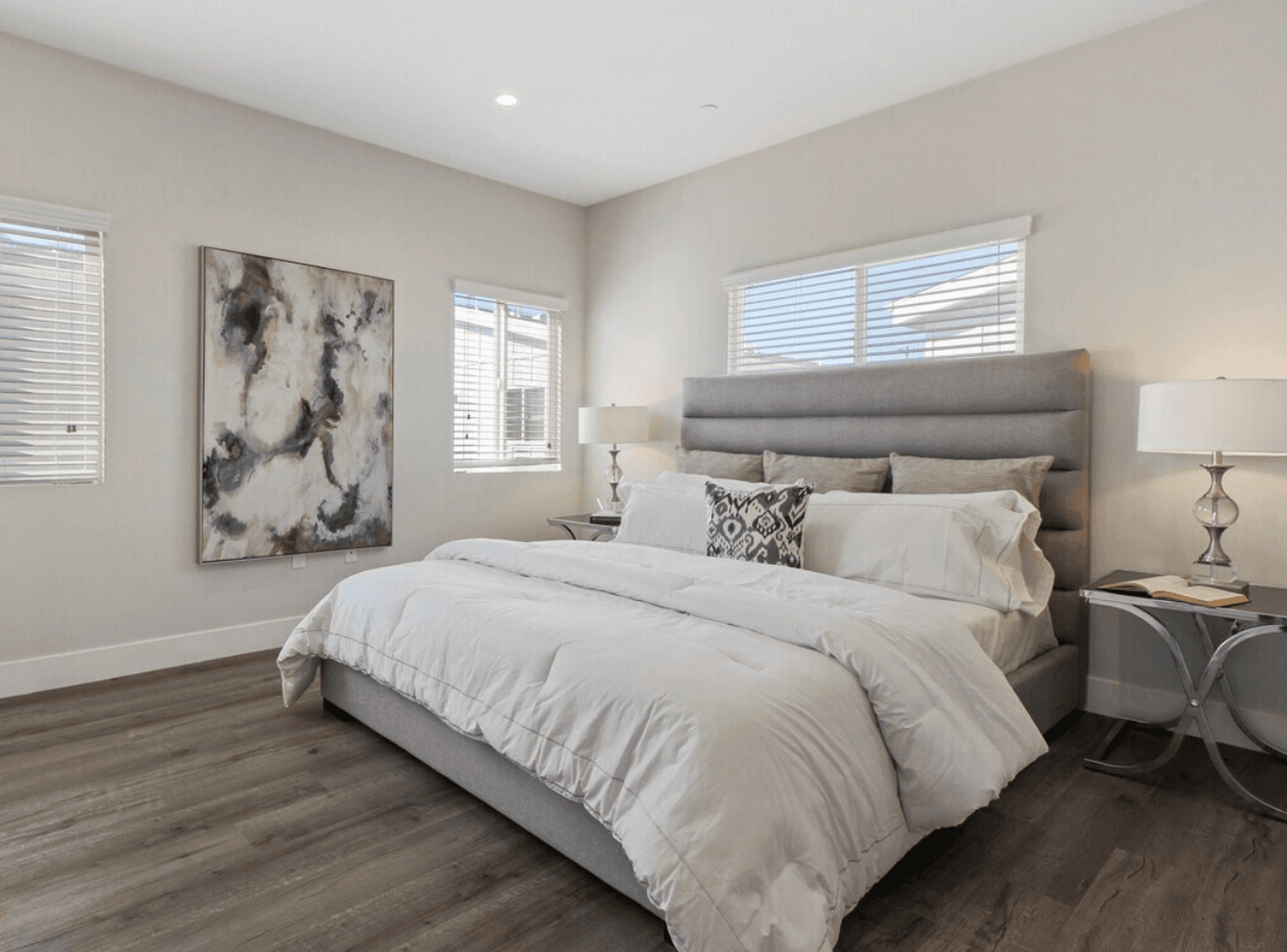 North Hollywood Apartment: 6841 Radford Ave