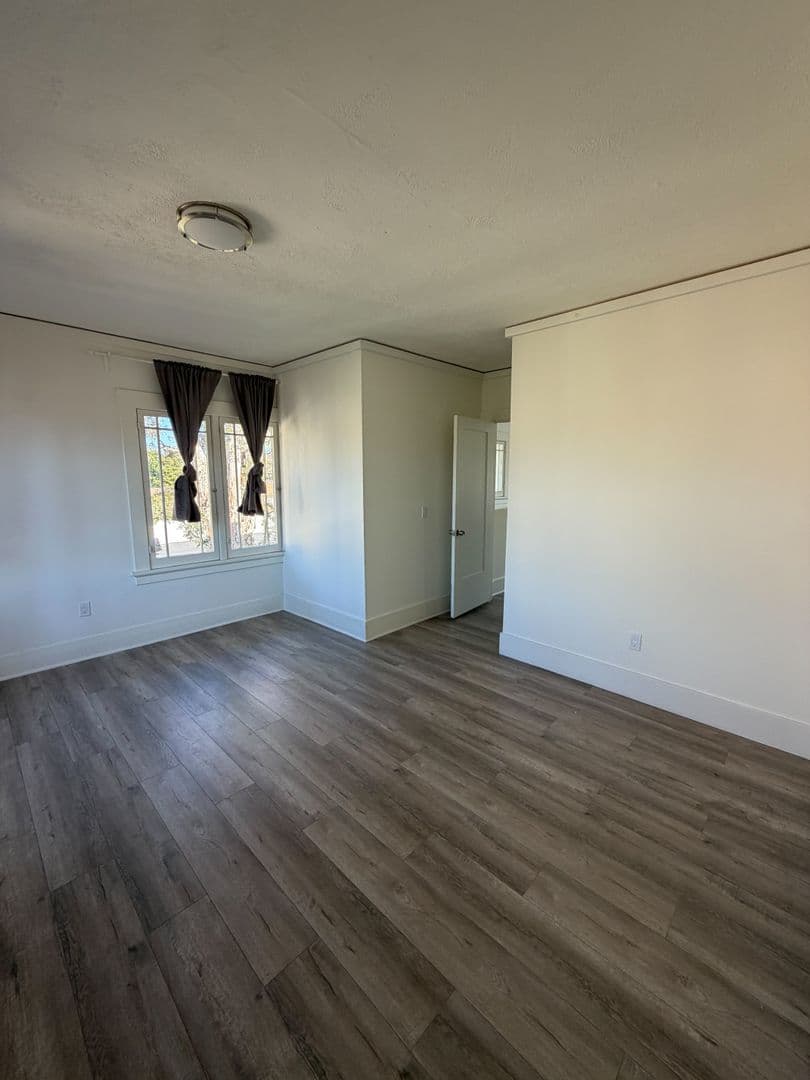 Los Angeles Apartment: 1112 Browning Blvd