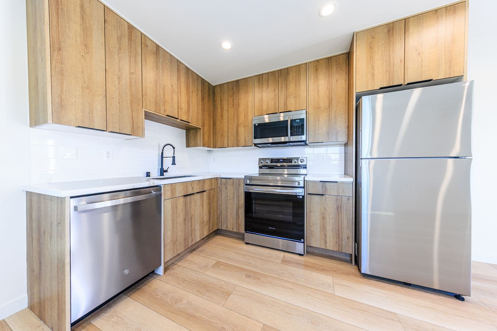 Los Angeles Apartment: 6092 La Prada St