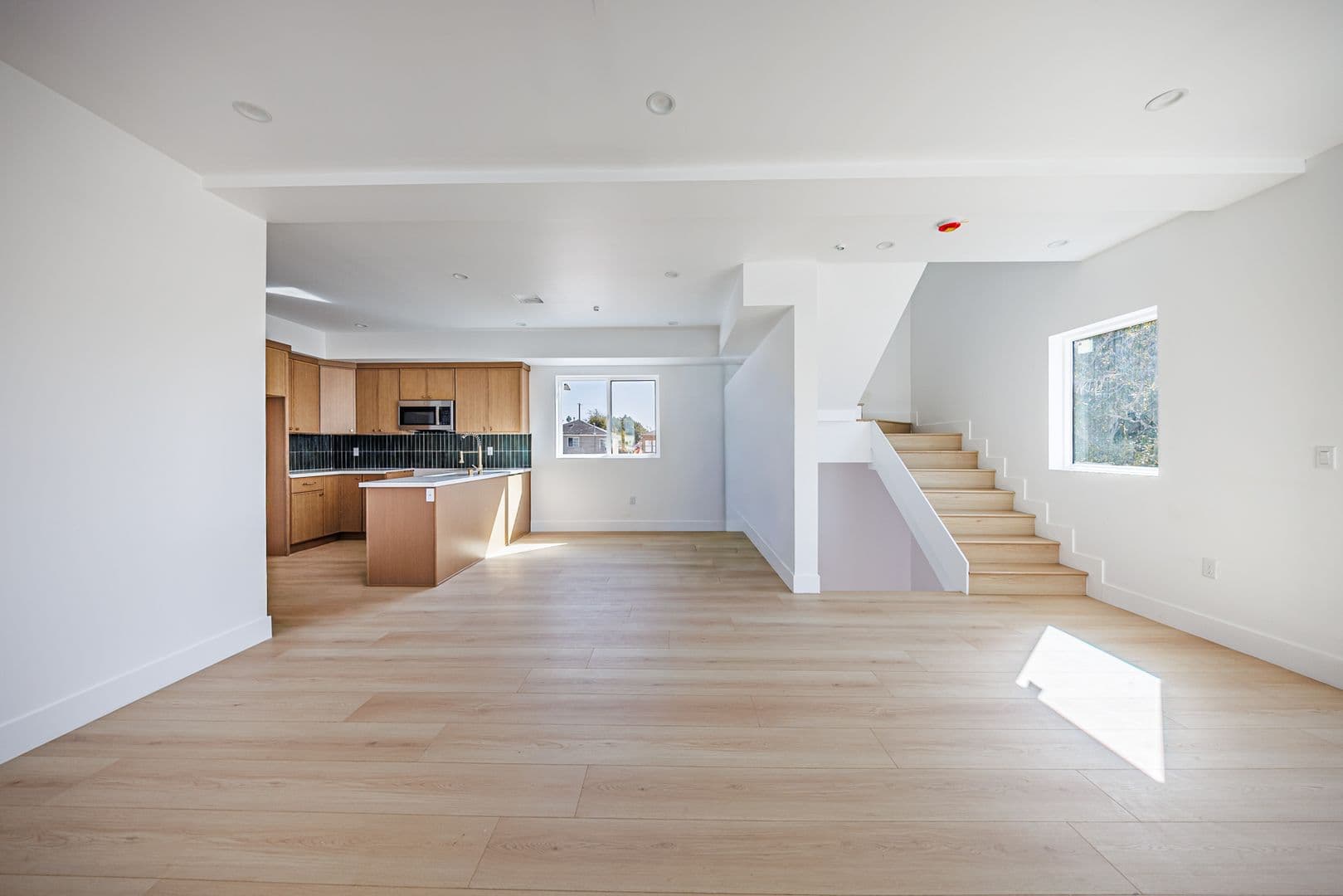 Los Angeles Apartment: 3442 West Blvd