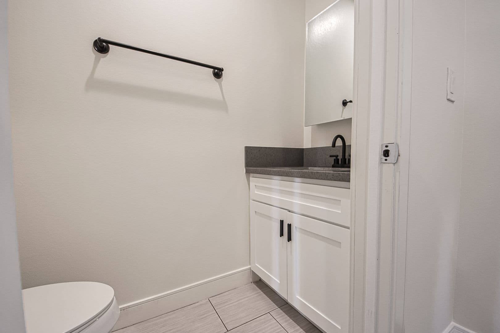 Los Angeles Apartment: 620 N Serrano Ave