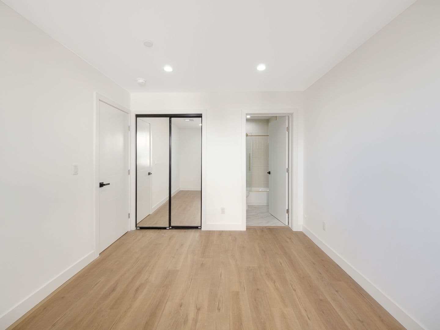 Los Angeles Apartment: 1856 S. Redondo Blvd