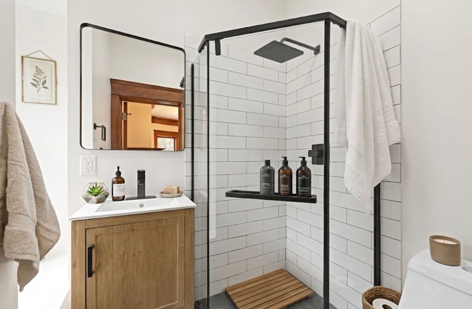 Los Angeles Apartment: 2703 Raymond Ave