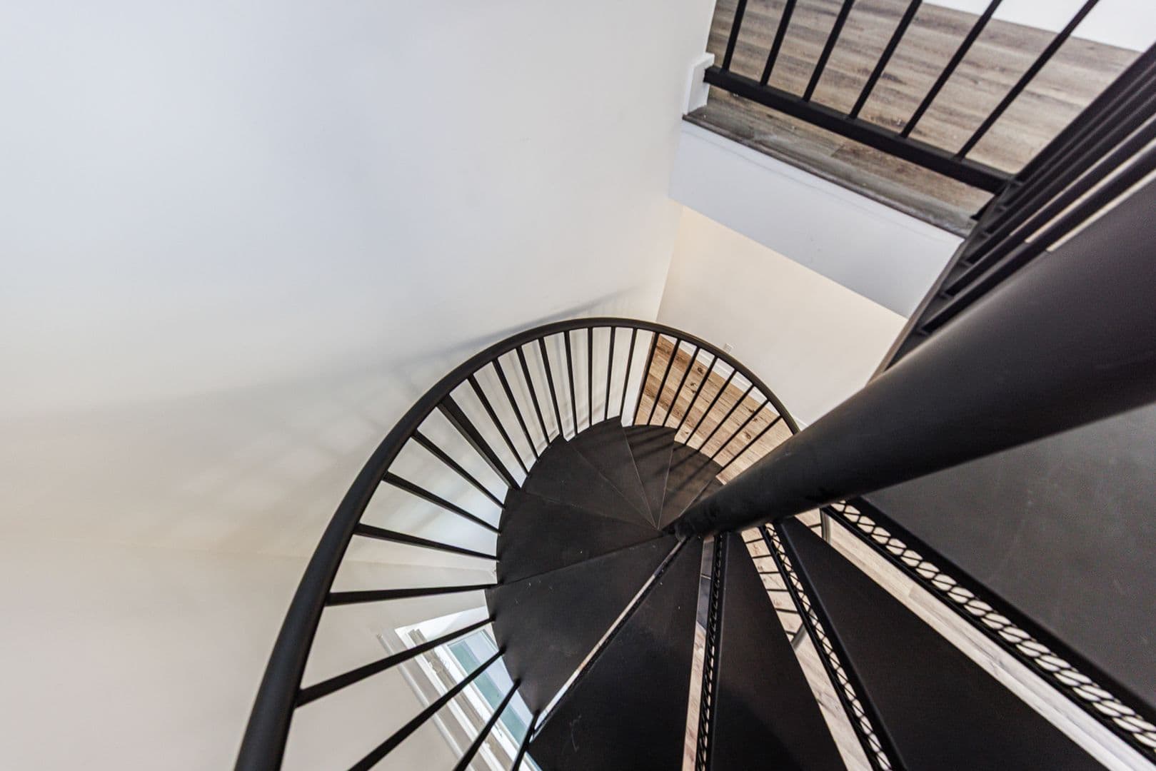 Los Angeles Apartment: 3015 Alsace Ave