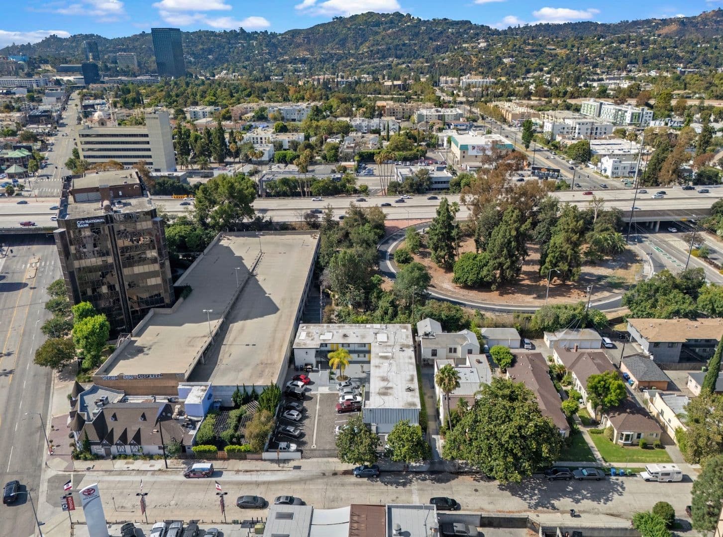 North Hollywood Apartment: 10926 Hortense St