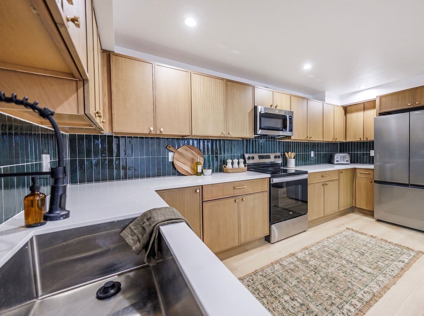 Los Angeles, CA Apartment: 2938 S. Sycamore Ave