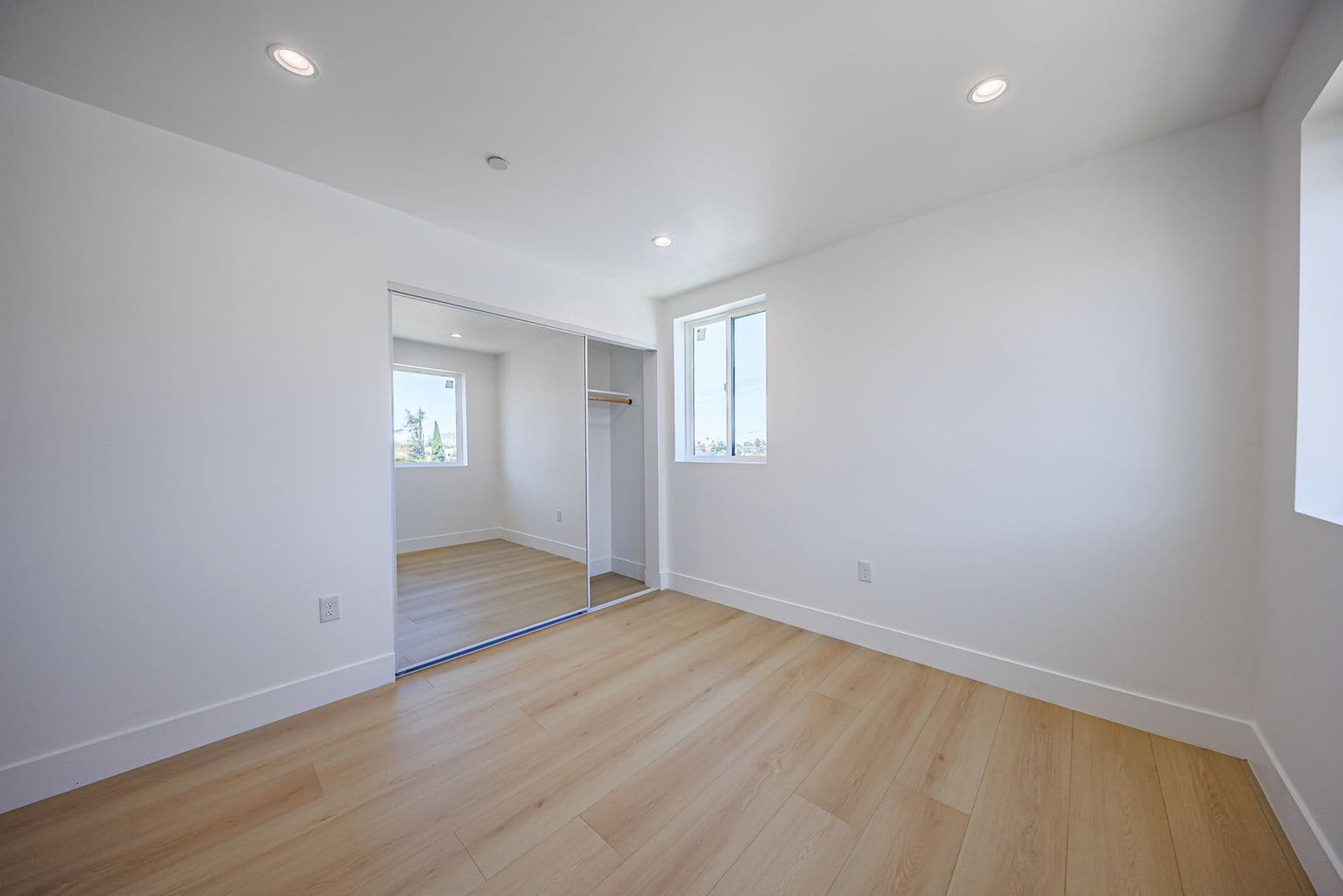Los Angeles Apartment: 1259 S. Longwood Ave