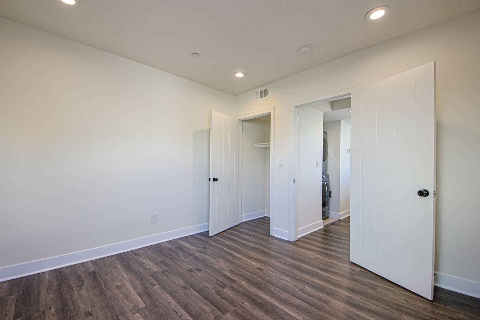 Los Angeles Apartment: 620 N Serrano Ave