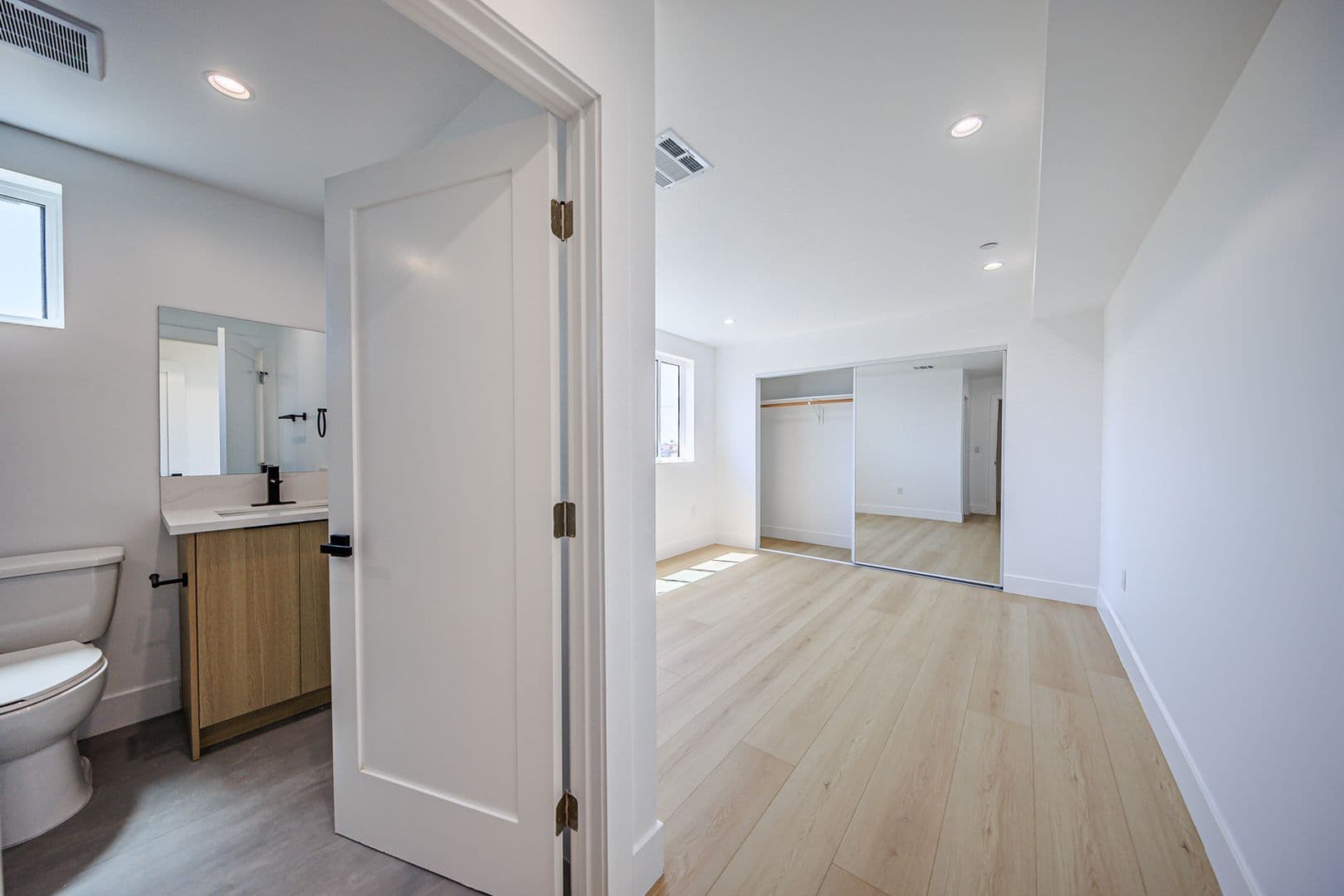 Los Angeles Apartment: 1259 S. Longwood Ave