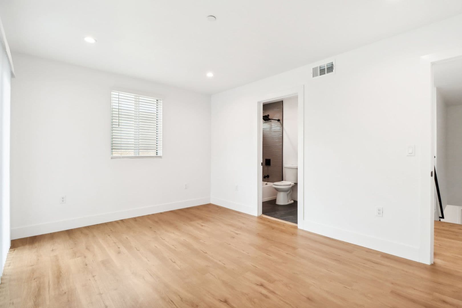 Los Angeles Apartment: 4512 St. Elmo Dr