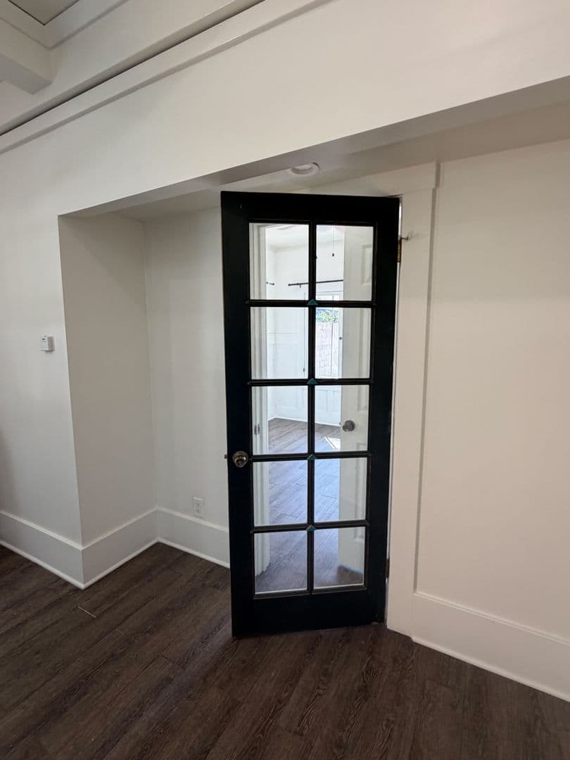Los Angeles Apartment: 1112 Browning Blvd