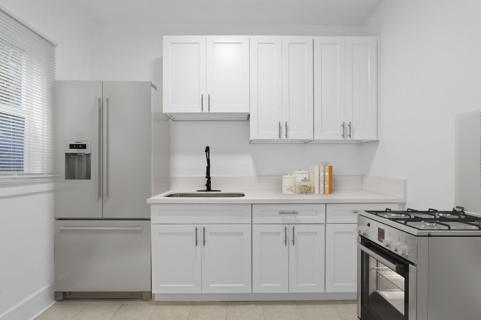 Los Angeles Apartment: 1346 4th St