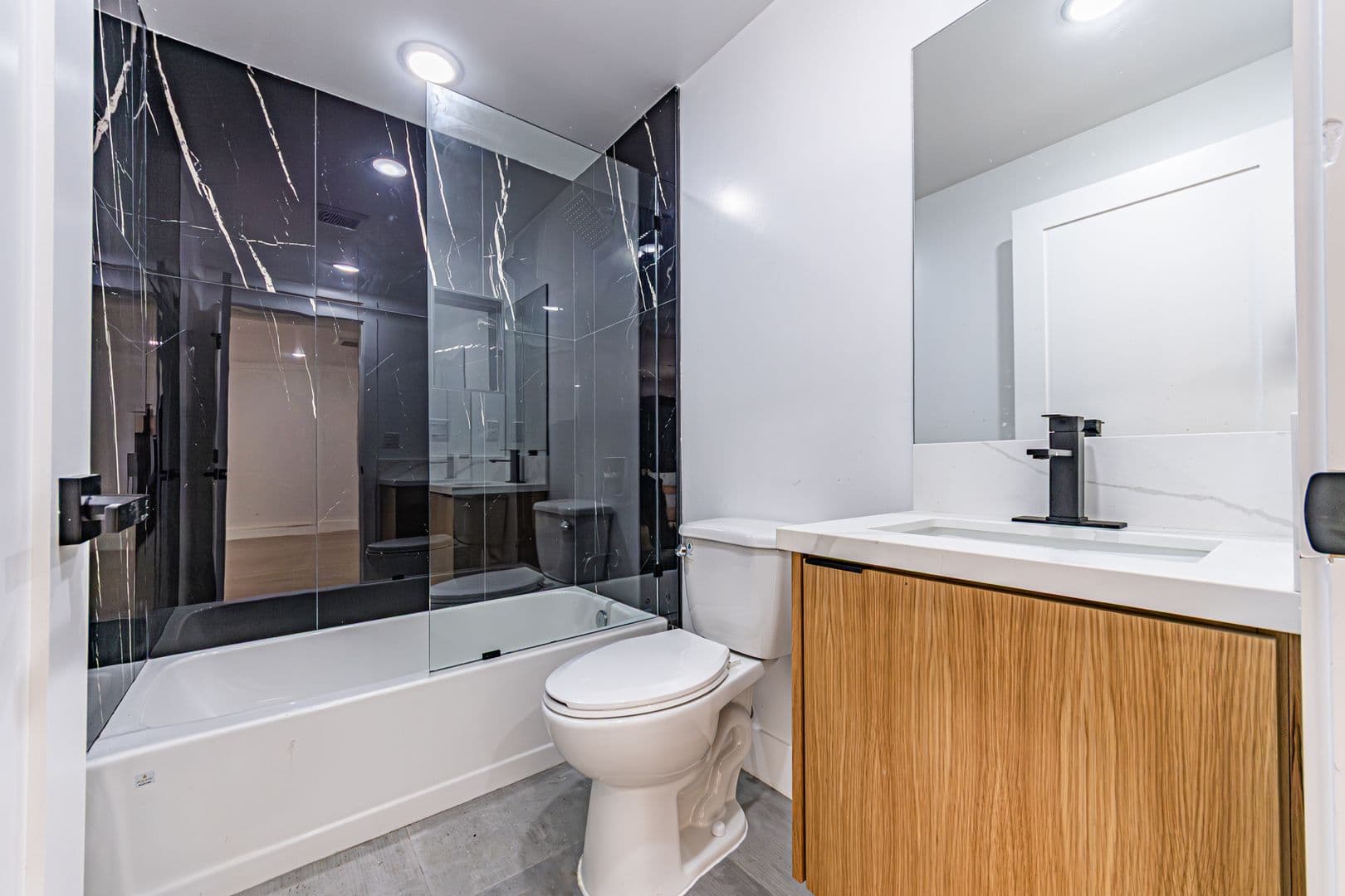 Los Angeles Apartment: 1557 S Ogden Dr