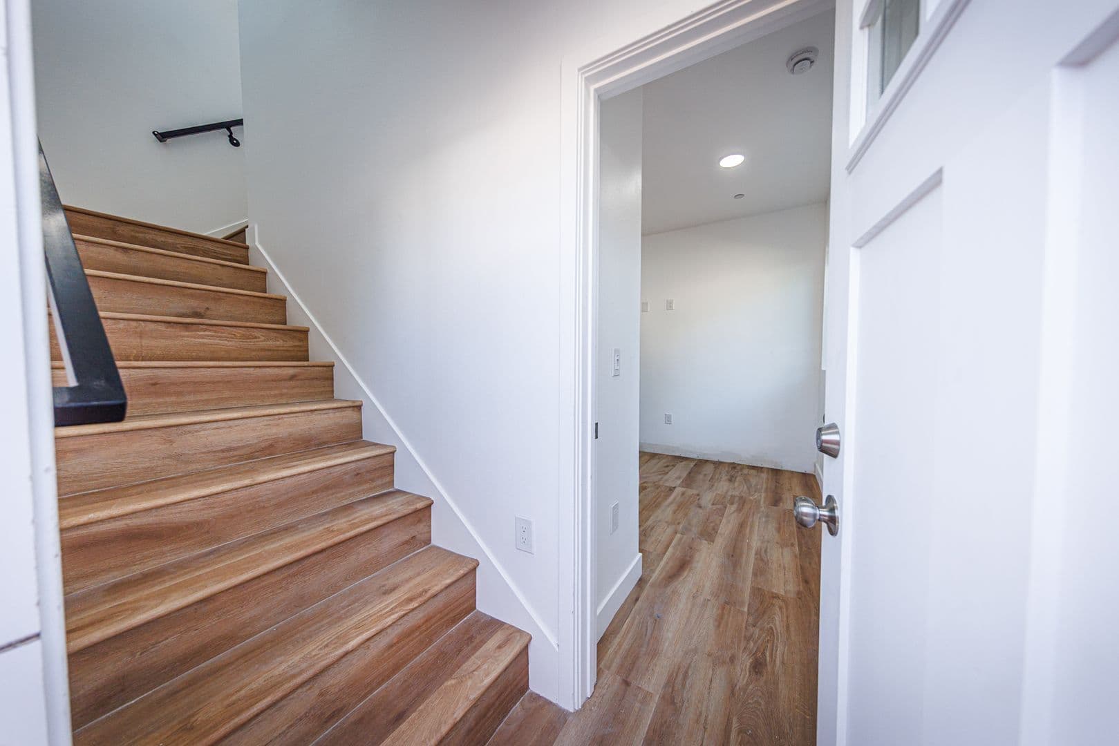 Los Angeles Townhome: 5327 Geer St