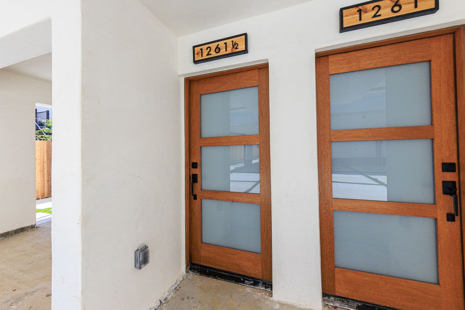 Los Angeles Apartment: 1259 S. Longwood Ave