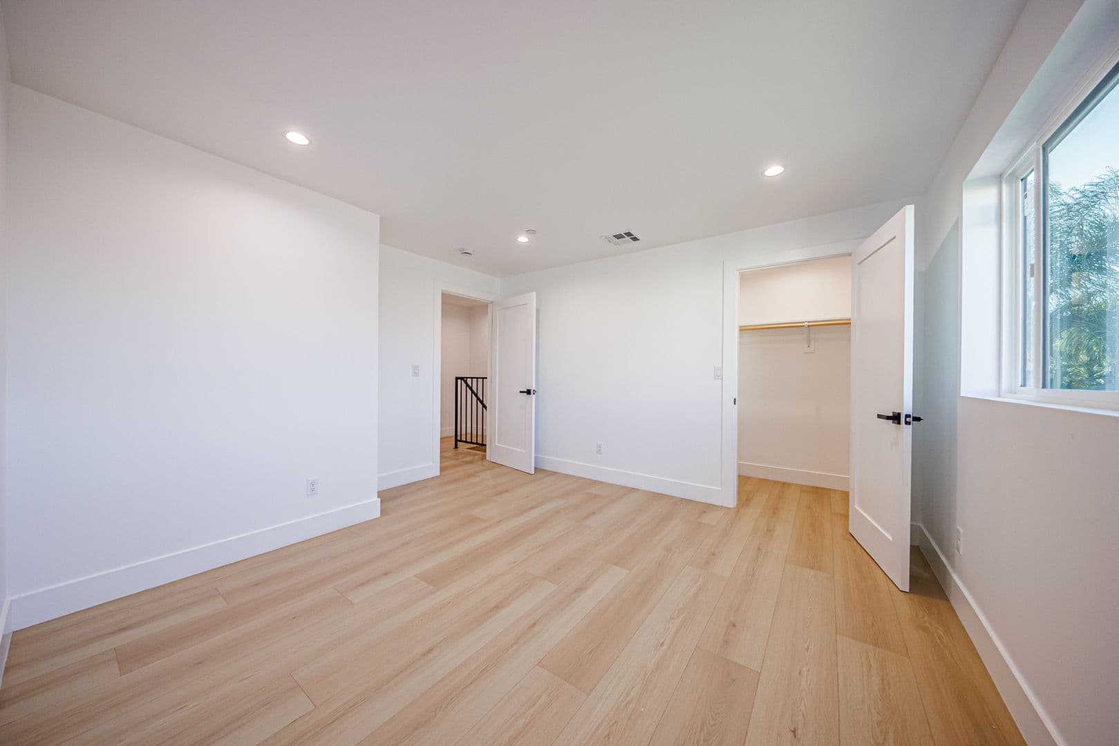 Los Angeles, CA Apartment: 2938 S. Sycamore Ave