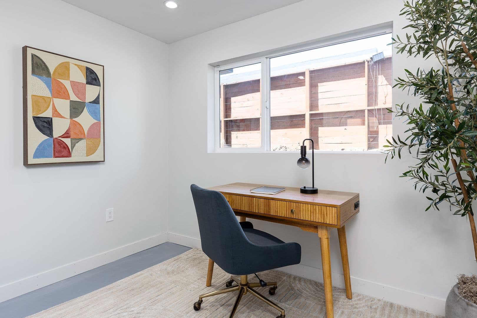 Los Angeles Apartment: 2820 Rowena Ave