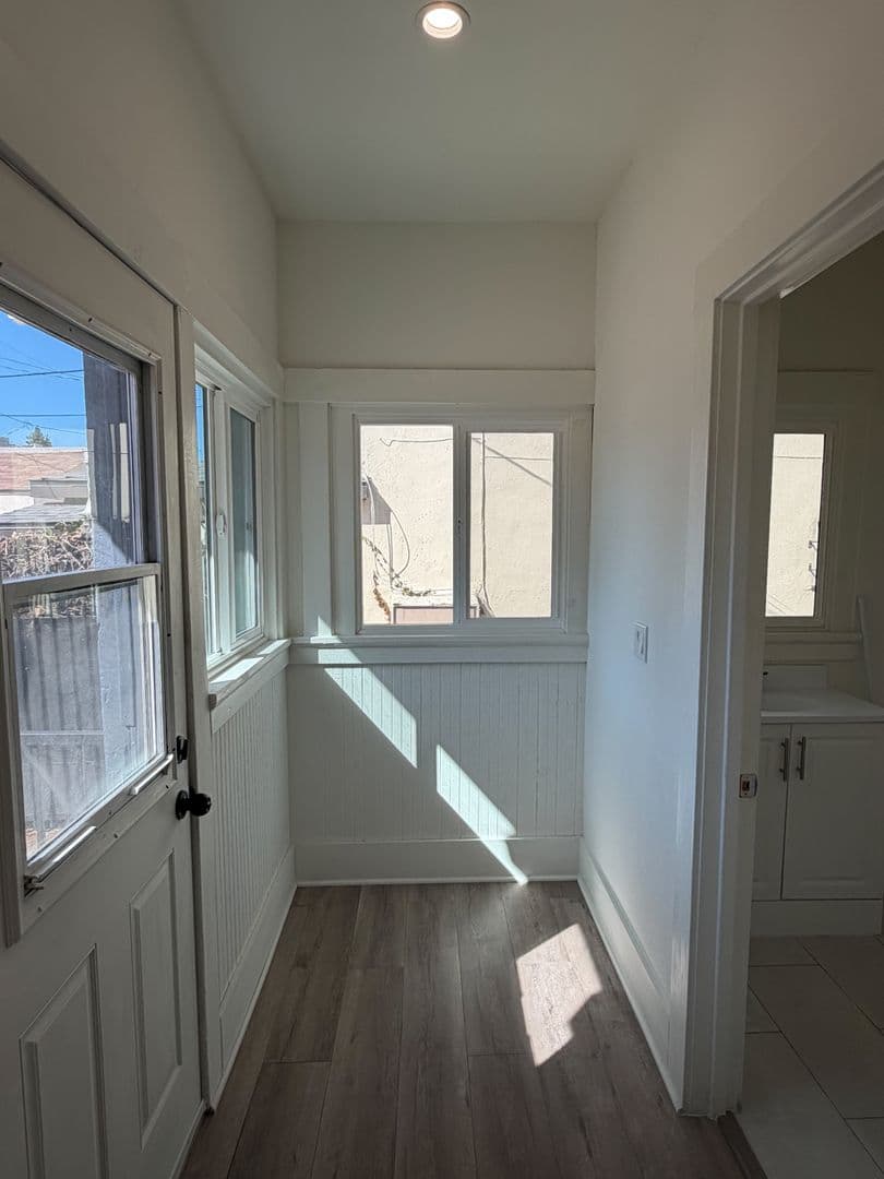 Los Angeles Apartment: 1112 Browning Blvd