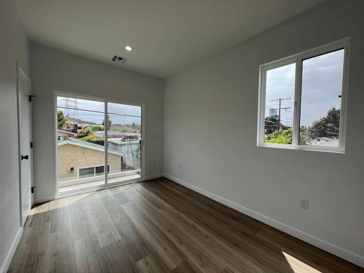 Los Angeles Apartment: 5526 Blackwelder St