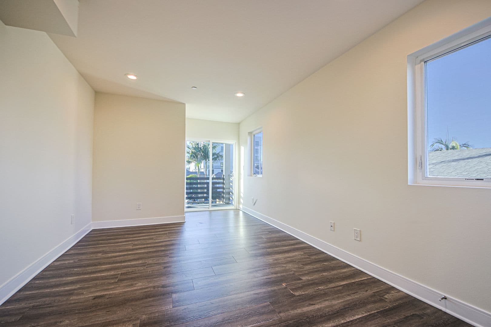 Los Angeles Apartment: 620 N Serrano Ave