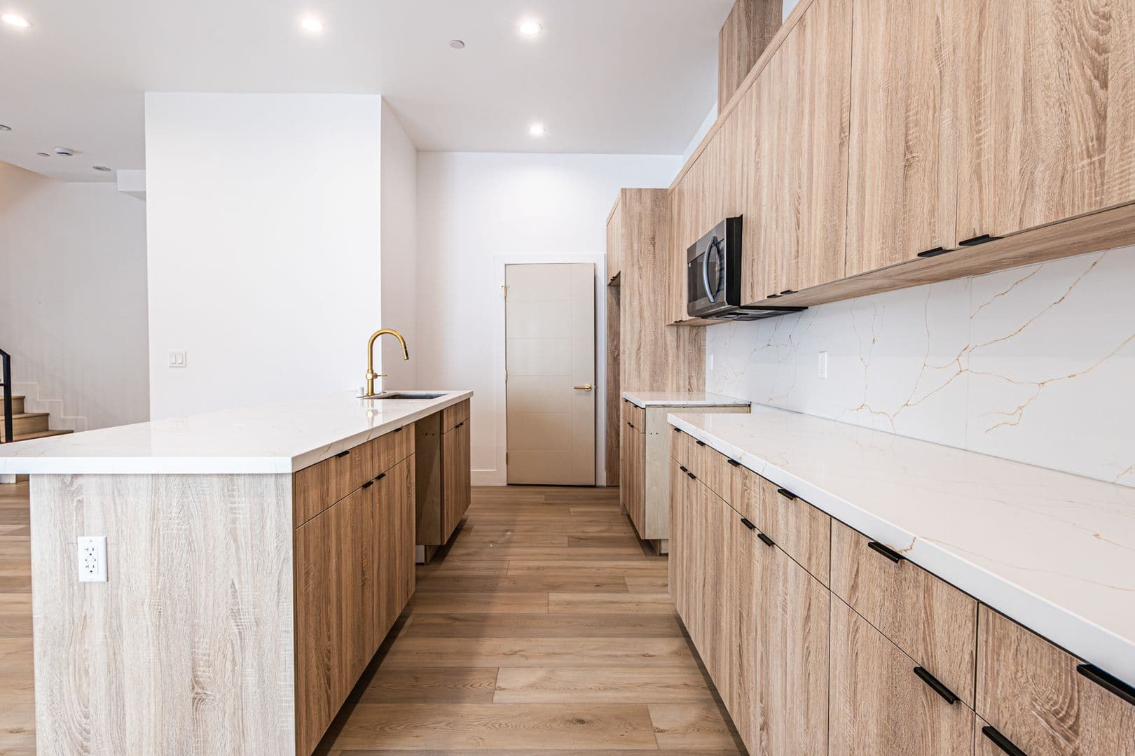Los Angeles Apartment: 240 N Dillon St