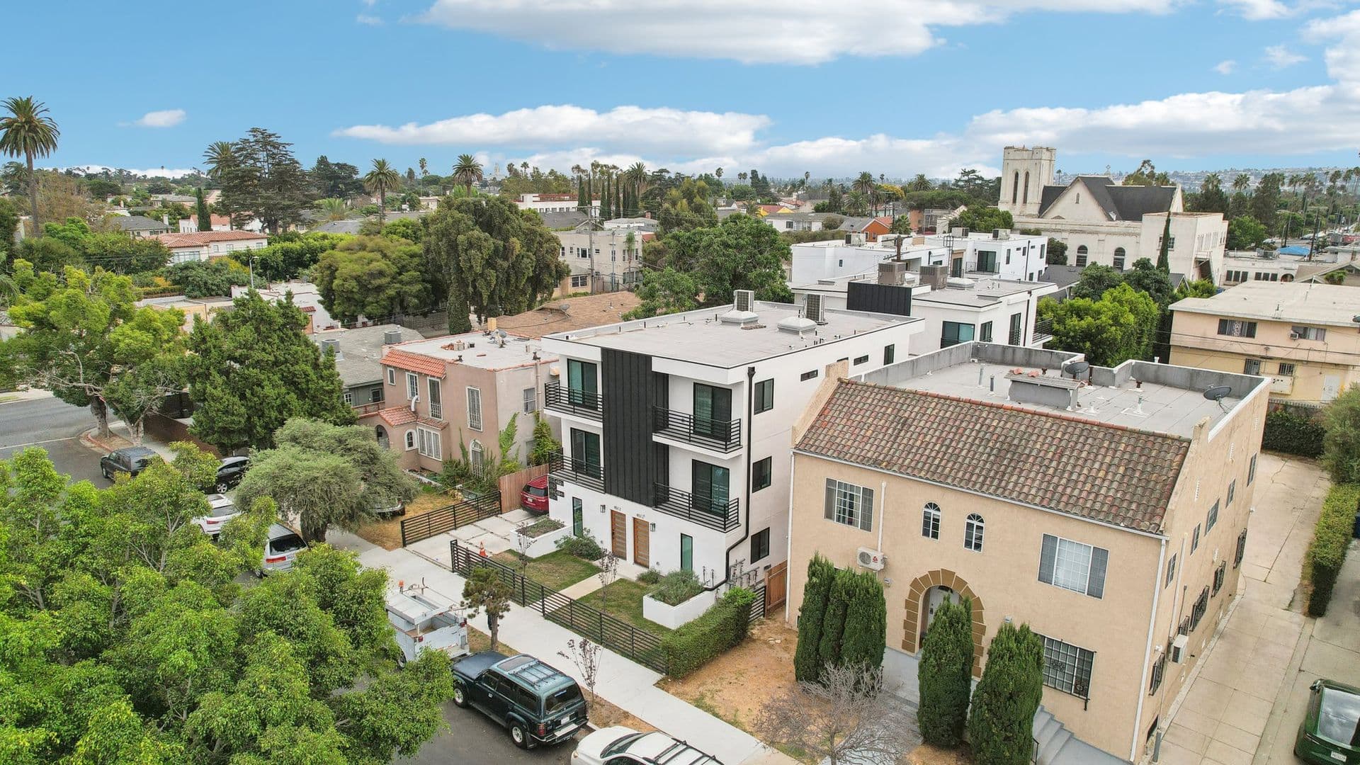 Los Angeles Apartment: 4512 St. Elmo Dr