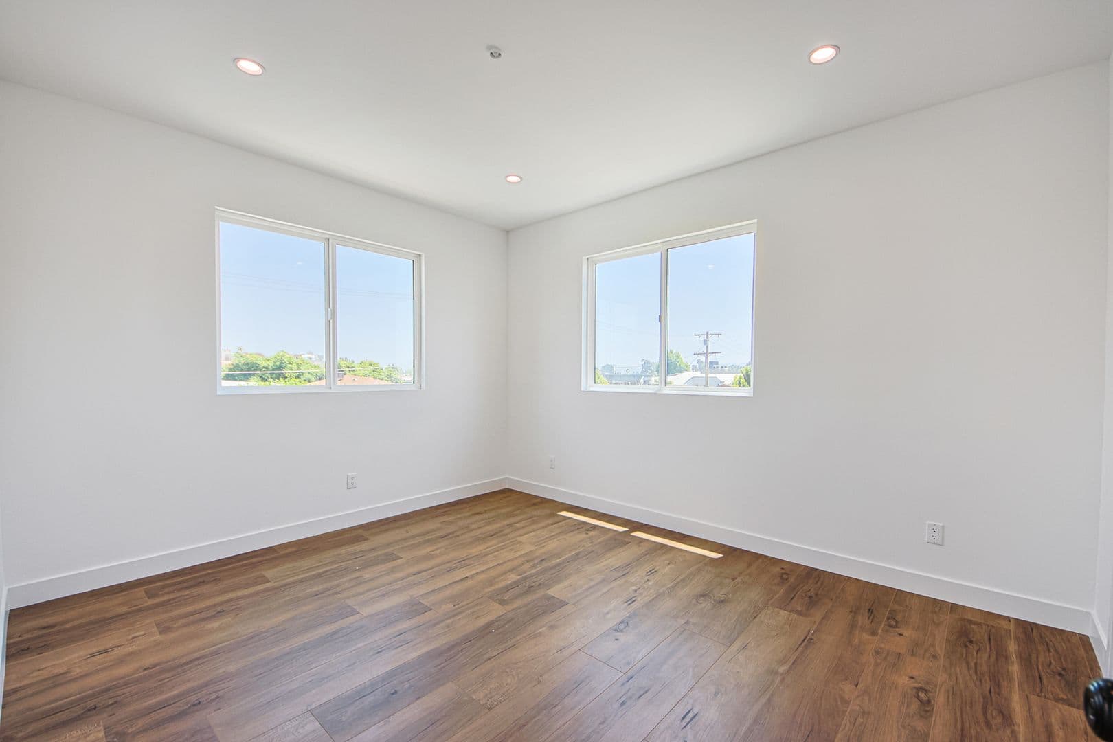 North Hollywood Apartment: 6455 Troost Ave
