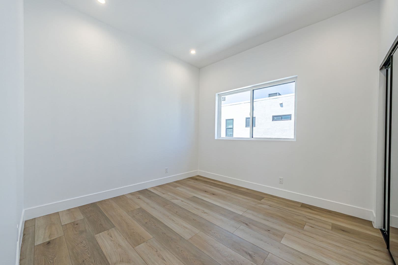 Los Angeles Apartment: 240 N Dillon St