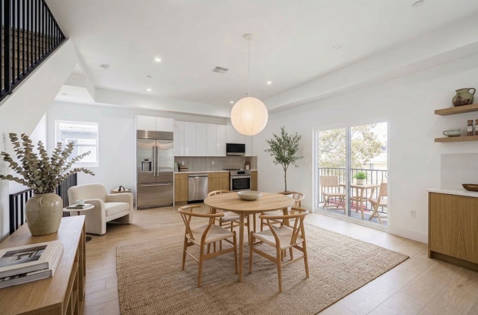 Sherman Oaks Apartment: 5931 Woodman Ave