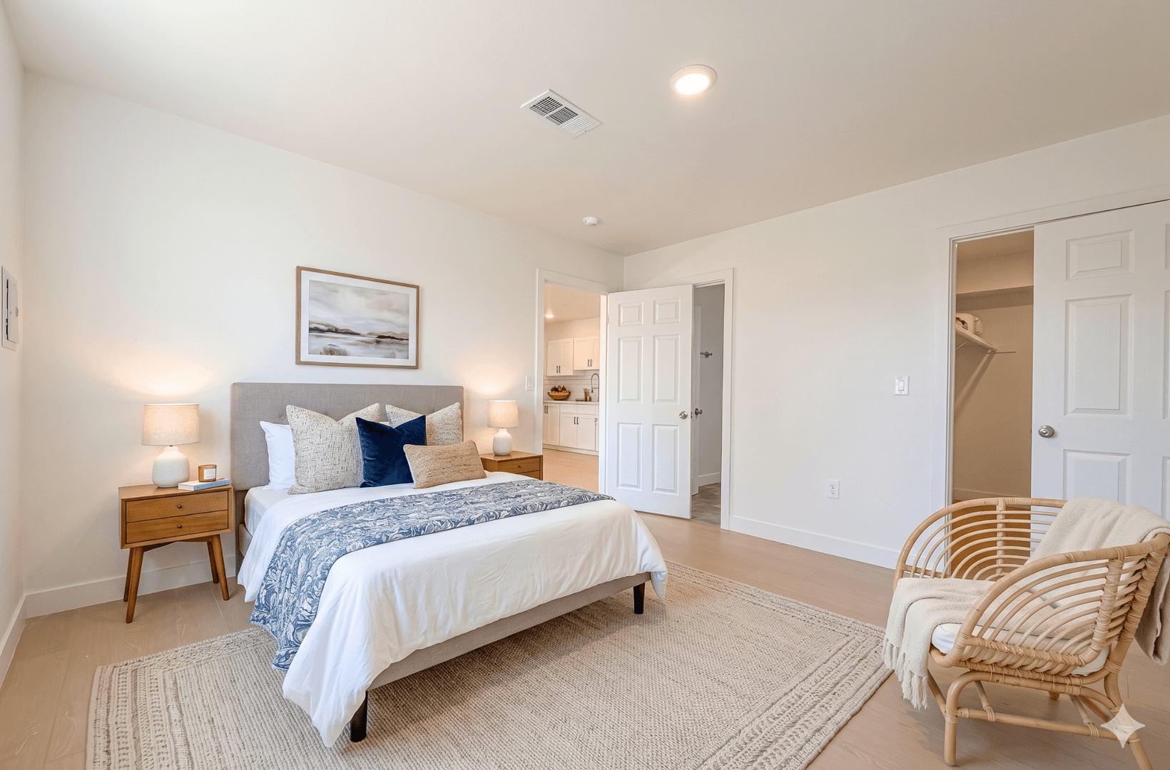 Los Angeles Apartment: 732 E 52nd St