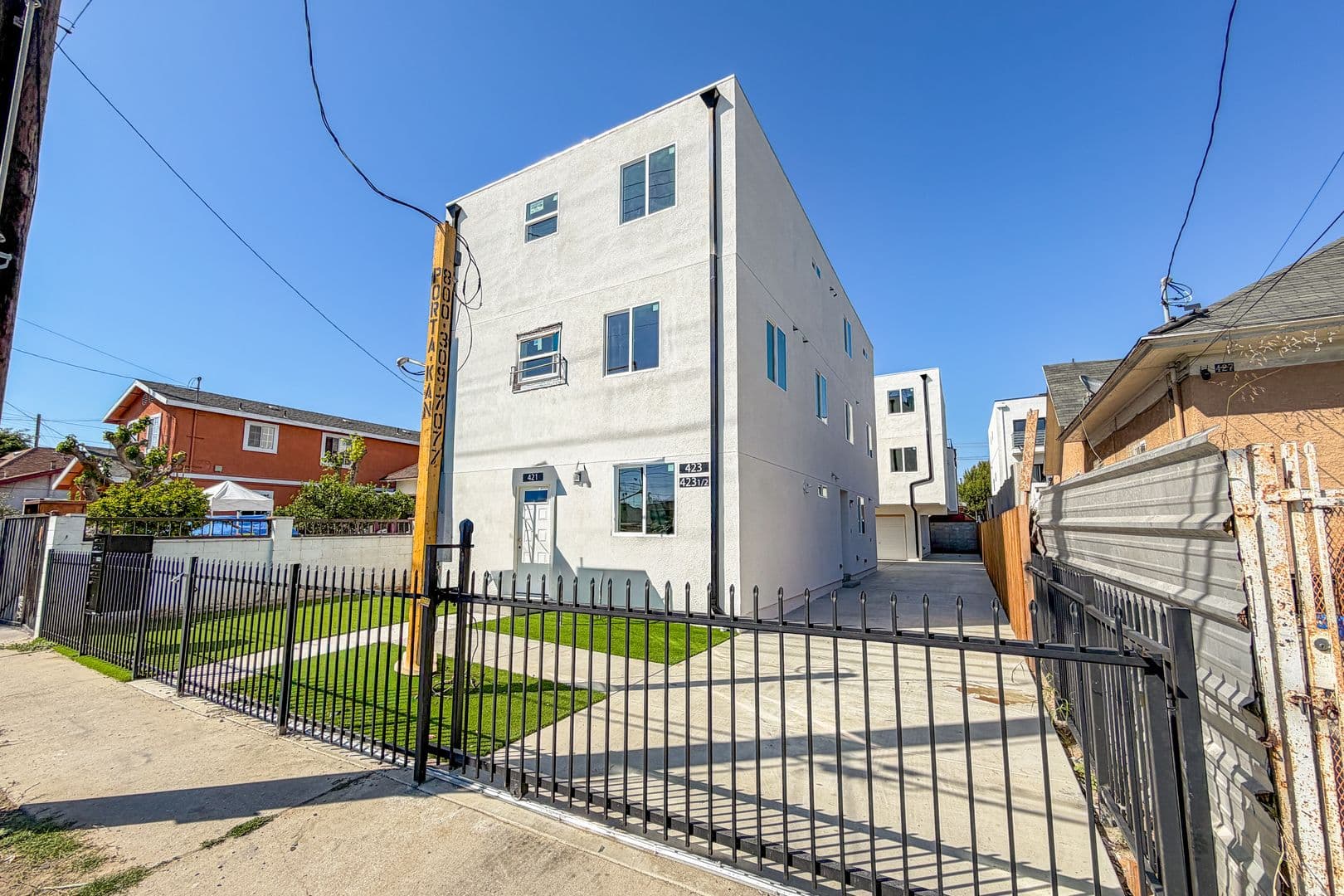 Los Angeles Apartment: 423 E 31st St