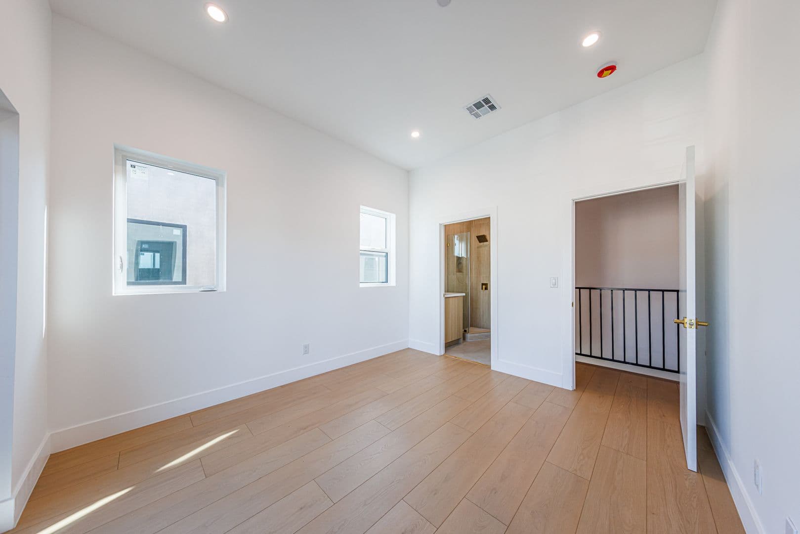 Sherman Oaks Apartment: 5931 Woodman Ave