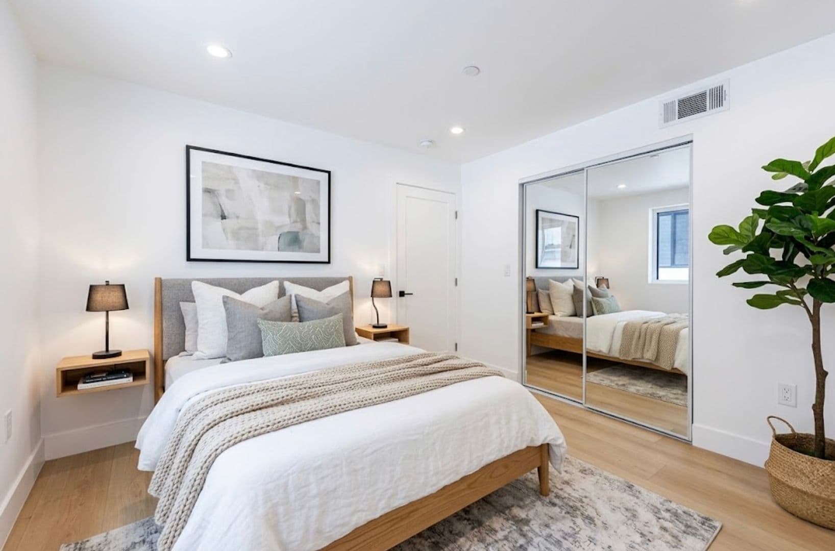 Los Angeles Apartment: 1015 S. Citrus Ave