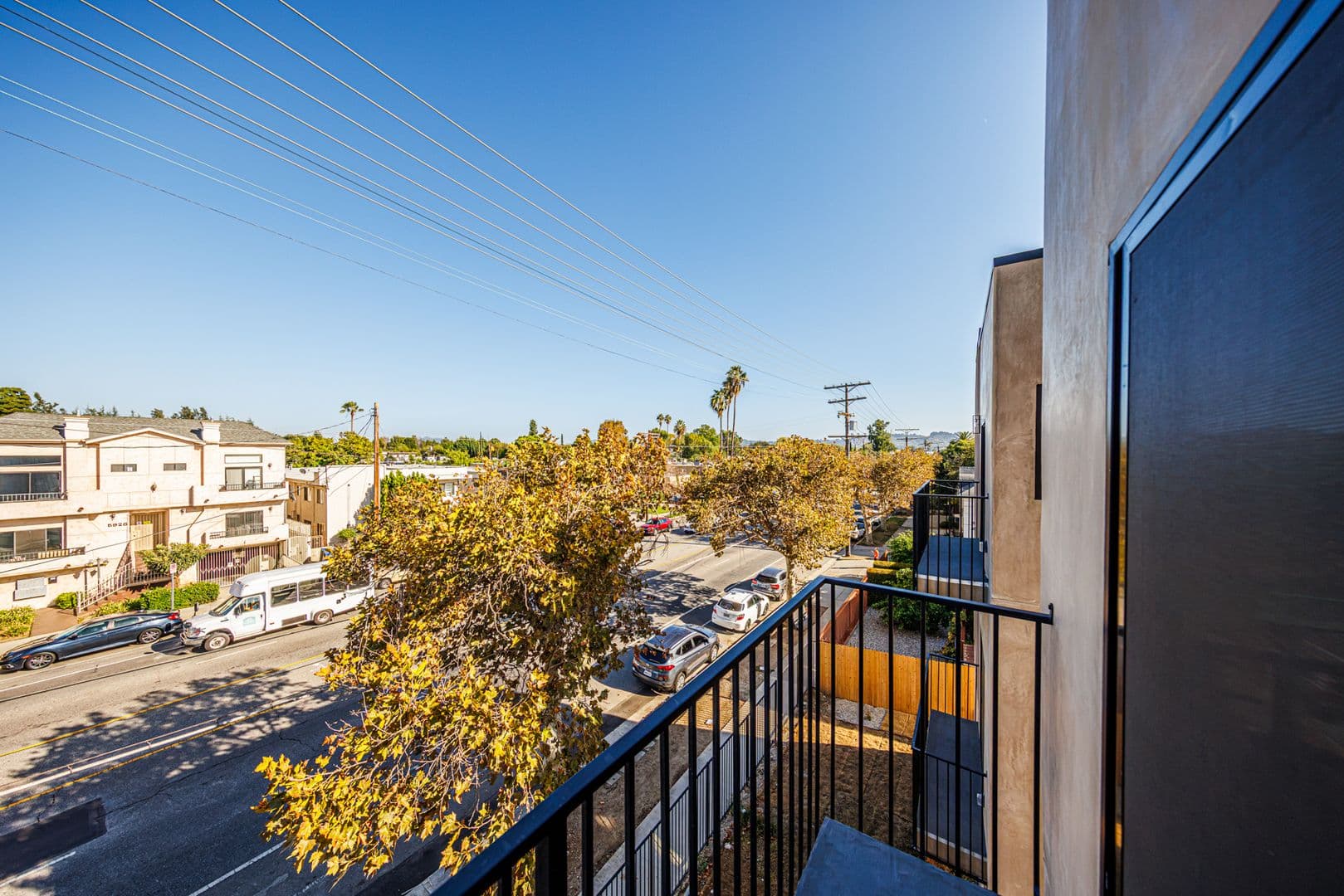 Sherman Oaks Apartment: 5931 Woodman Ave